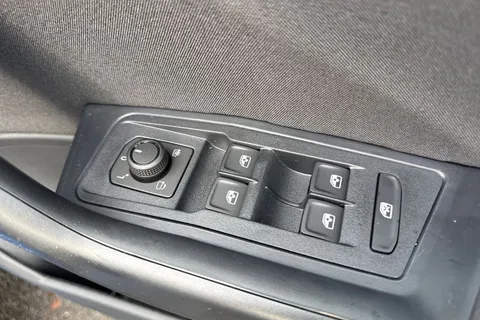  Volkswagen T-Roc 1.5 TSI Match DSG Euro 6 (s/s) 5dr Thumbnail #20