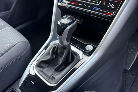  Volkswagen T-Roc 1.5 TSI Match DSG Euro 6 (s/s) 5dr Thumbnail #22