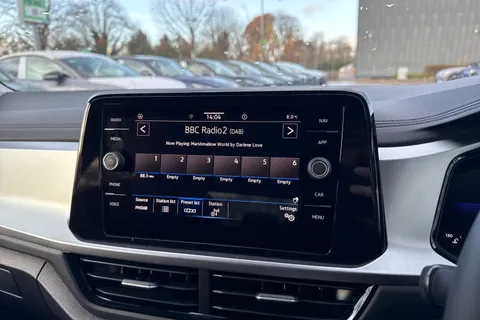  Volkswagen T-Roc 1.5 TSI Match DSG Euro 6 (s/s) 5dr Thumbnail #38