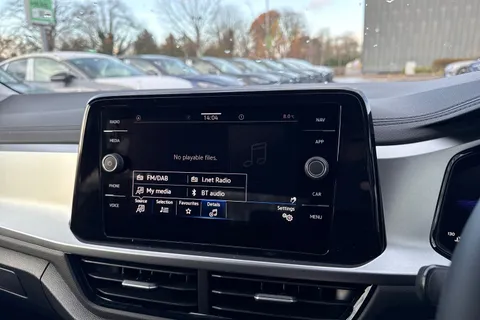  Volkswagen T-Roc 1.5 TSI Match DSG Euro 6 (s/s) 5dr Thumbnail #39