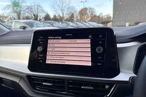  Volkswagen T-Roc 1.5 TSI Match DSG Euro 6 (s/s) 5dr Thumbnail #42