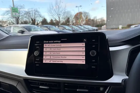  Volkswagen T-Roc 1.5 TSI Match DSG Euro 6 (s/s) 5dr Thumbnail #44