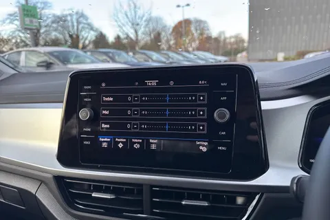  Volkswagen T-Roc 1.5 TSI Match DSG Euro 6 (s/s) 5dr Thumbnail #45