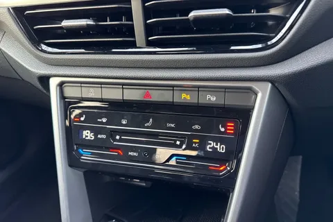  Volkswagen T-Roc 1.5 TSI Match DSG Euro 6 (s/s) 5dr Thumbnail #47