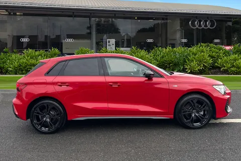 KY74DZP Audi A3 Black Edition 40 TFSI e  204 PS S tronic Thumbnail #3