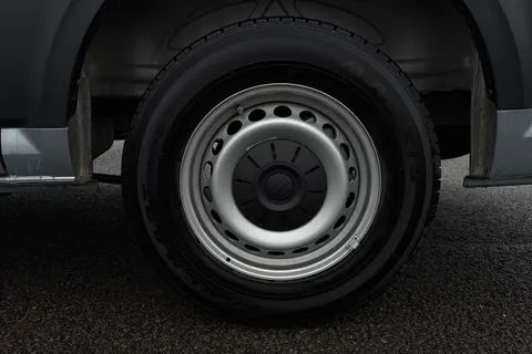 DC75EWB Volkswagen Crafter CR35 Panel van Commerce Plus MWB 140 2.0 TDI 8sp Aut - MY25/Rear Camera Thumbnail #11