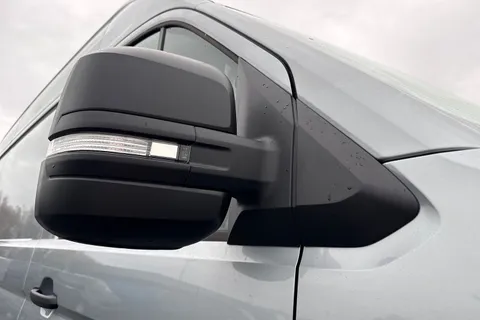 DC75EWB Volkswagen Crafter CR35 Panel van Commerce Plus MWB 140 2.0 TDI 8sp Aut - MY25/Rear Camera Thumbnail #25