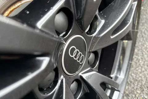 KY74DZP Audi A3 Black Edition 40 TFSI e  204 PS S tronic Thumbnail #34
