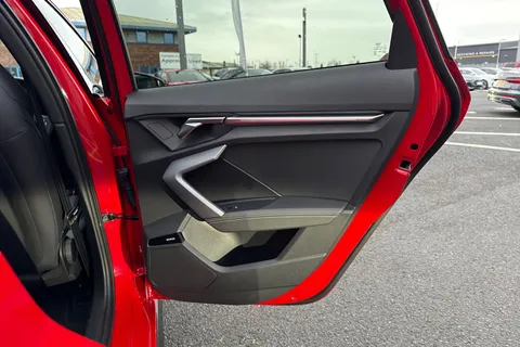 KY74DZP Audi A3 Black Edition 40 TFSI e  204 PS S tronic Thumbnail #41