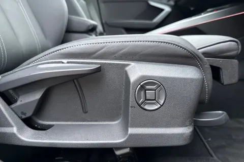 KY74DZP Audi A3 Black Edition 40 TFSI e  204 PS S tronic Thumbnail #43