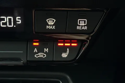 KY74DZP Audi A3 Black Edition 40 TFSI e  204 PS S tronic Thumbnail #60