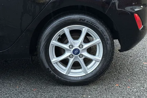 ML68UTZ Ford Fiesta 1.1 Ti-VCT Zetec Euro 6 (s/s) 5dr Thumbnail #12