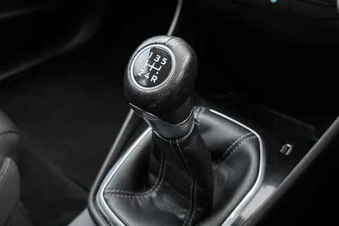 ML68UTZ Ford Fiesta 1.1 Ti-VCT Zetec Euro 6 (s/s) 5dr Thumbnail #23