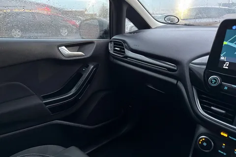 ML68UTZ Ford Fiesta 1.1 Ti-VCT Zetec Euro 6 (s/s) 5dr Thumbnail #39