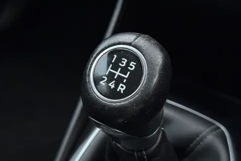 ML68UTZ Ford Fiesta 1.1 Ti-VCT Zetec Euro 6 (s/s) 5dr Thumbnail #41