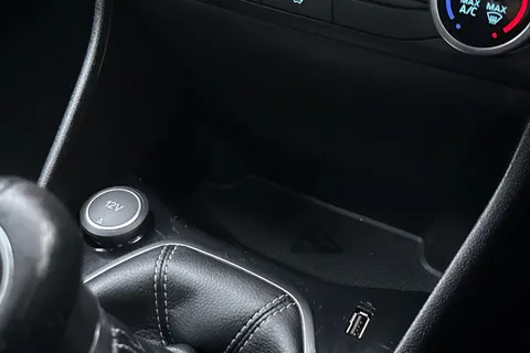 ML68UTZ Ford Fiesta 1.1 Ti-VCT Zetec Euro 6 (s/s) 5dr Thumbnail #42