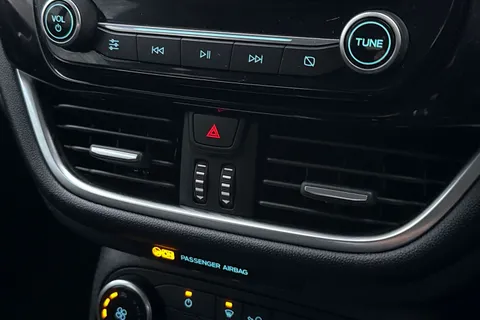 ML68UTZ Ford Fiesta 1.1 Ti-VCT Zetec Euro 6 (s/s) 5dr Thumbnail #43