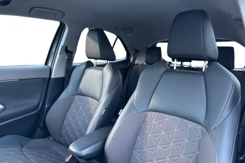 PN23SXX Toyota Yaris Cross 1.5 VVT-h Excel E-CVT Euro 6 (s/s) 5dr Thumbnail #17