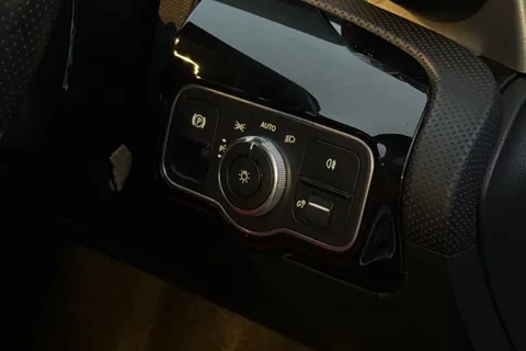 LM20KYO Mercedes-Benz Cla Class 1.3 CLA180 AMG Line (Premium Plus 2) Coupe 7G-DCT Euro 6 (s/s) 4dr Thumbnail #35