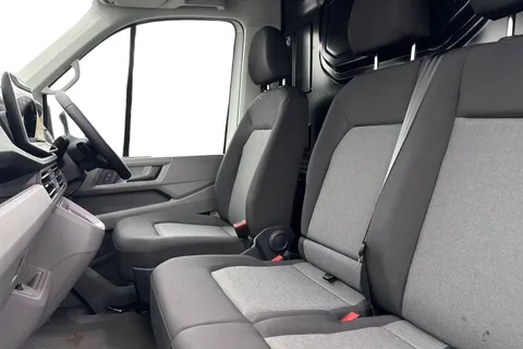 CX75JXN Volkswagen Crafter 2.0 TDI CR35 Commerce Auto FWD LWB High Roof Euro 6 (s/s) 5dr Thumbnail #15