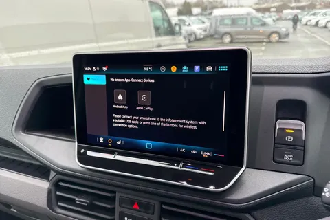 CX75JXN Volkswagen Crafter 2.0 TDI CR35 Commerce Auto FWD LWB High Roof Euro 6 (s/s) 5dr Thumbnail #16