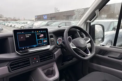 CX75JXN Volkswagen Crafter 2.0 TDI CR35 Commerce Auto FWD LWB High Roof Euro 6 (s/s) 5dr Thumbnail #17