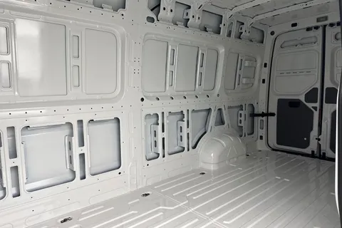 CX75JXN Volkswagen Crafter 2.0 TDI CR35 Commerce Auto FWD LWB High Roof Euro 6 (s/s) 5dr Thumbnail #18