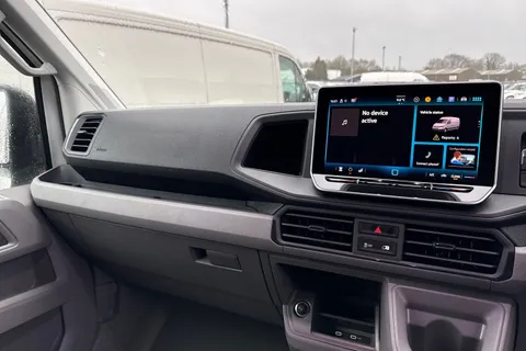 CX75JXN Volkswagen Crafter 2.0 TDI CR35 Commerce Auto FWD LWB High Roof Euro 6 (s/s) 5dr Thumbnail #19