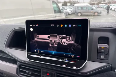 CX75JXN Volkswagen Crafter 2.0 TDI CR35 Commerce Auto FWD LWB High Roof Euro 6 (s/s) 5dr Thumbnail #21