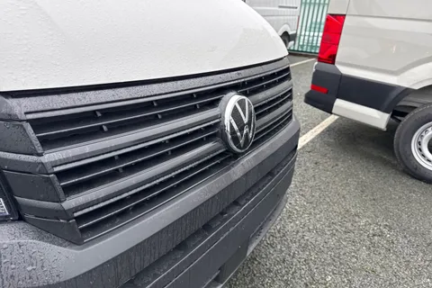 CX75JXN Volkswagen Crafter 2.0 TDI CR35 Commerce Auto FWD LWB High Roof Euro 6 (s/s) 5dr Thumbnail #24