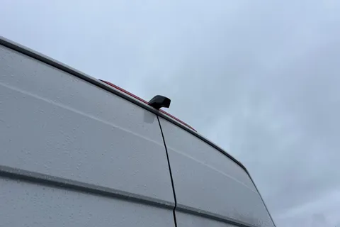 CX75JXN Volkswagen Crafter 2.0 TDI CR35 Commerce Auto FWD LWB High Roof Euro 6 (s/s) 5dr Thumbnail #27