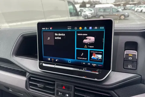 CX75JXN Volkswagen Crafter 2.0 TDI CR35 Commerce Auto FWD LWB High Roof Euro 6 (s/s) 5dr Thumbnail #31