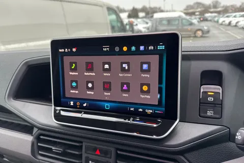 CX75JXN Volkswagen Crafter 2.0 TDI CR35 Commerce Auto FWD LWB High Roof Euro 6 (s/s) 5dr Thumbnail #32