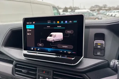 CX75JXN Volkswagen Crafter 2.0 TDI CR35 Commerce Auto FWD LWB High Roof Euro 6 (s/s) 5dr Thumbnail #35