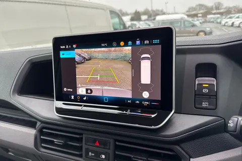 CX75JXN Volkswagen Crafter 2.0 TDI CR35 Commerce Auto FWD LWB High Roof Euro 6 (s/s) 5dr Thumbnail #36