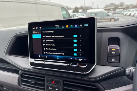 CX75JXN Volkswagen Crafter 2.0 TDI CR35 Commerce Auto FWD LWB High Roof Euro 6 (s/s) 5dr Thumbnail #37