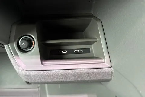 CX75JXN Volkswagen Crafter 2.0 TDI CR35 Commerce Auto FWD LWB High Roof Euro 6 (s/s) 5dr Thumbnail #39