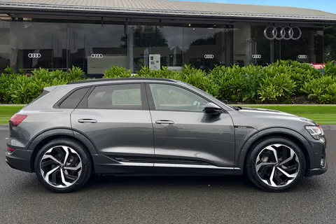 YH72KDJ Audi e-tron Black Edition 55 quattro 300,00 kW Thumbnail #4