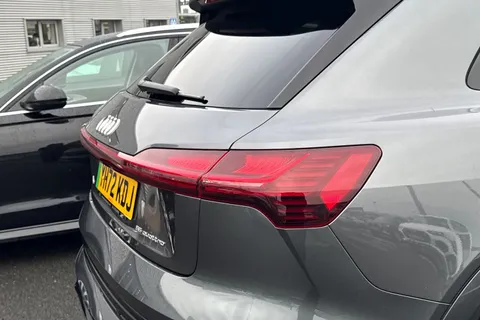 YH72KDJ Audi e-tron Black Edition 55 quattro 300,00 kW Thumbnail #9