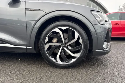 YH72KDJ Audi e-tron Black Edition 55 quattro 300,00 kW Thumbnail #11