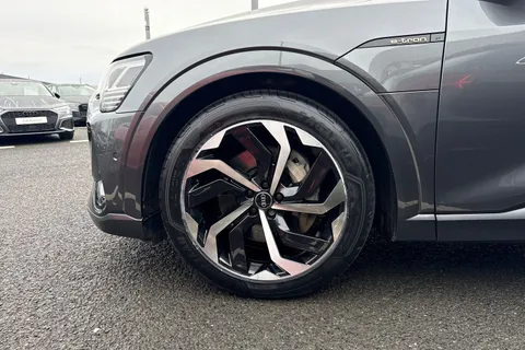 YH72KDJ Audi e-tron Black Edition 55 quattro 300,00 kW Thumbnail #12