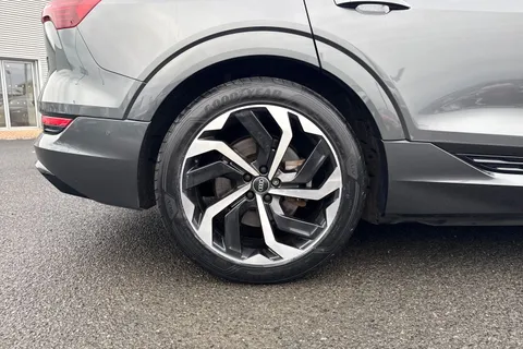 YH72KDJ Audi e-tron Black Edition 55 quattro 300,00 kW Thumbnail #13