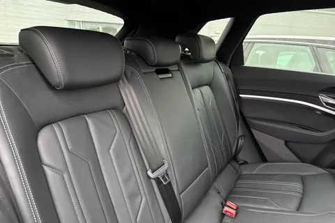 YH72KDJ Audi e-tron Black Edition 55 quattro 300,00 kW Thumbnail #20