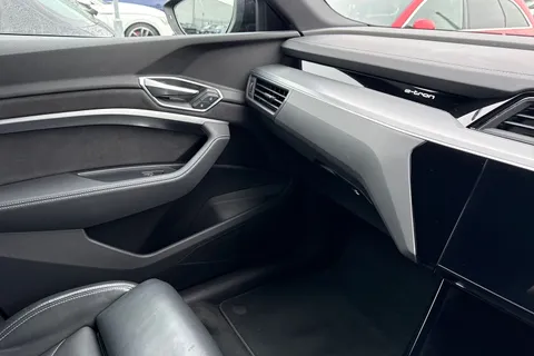 YH72KDJ Audi e-tron Black Edition 55 quattro 300,00 kW Thumbnail #21