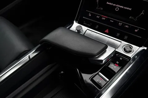 YH72KDJ Audi e-tron Black Edition 55 quattro 300,00 kW Thumbnail #24