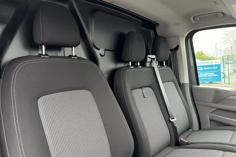 DC75FOU Volkswagen Transporter T28 Panel Van Commerce Pro SWB 150 PS 2.0 TDI 8sp Automatic Thumbnail #24