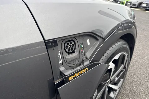 YH72KDJ Audi e-tron Black Edition 55 quattro 300,00 kW Thumbnail #30