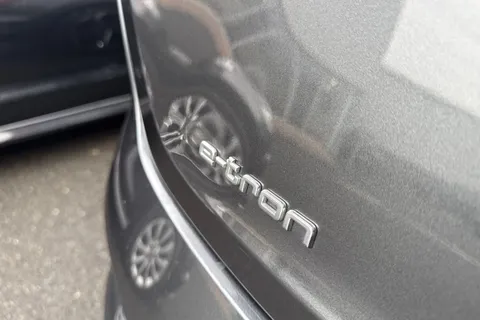 YH72KDJ Audi e-tron Black Edition 55 quattro 300,00 kW Thumbnail #34