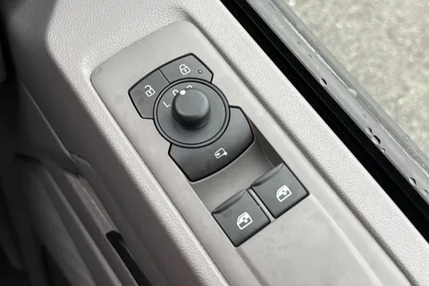 DC75FOU Volkswagen Transporter T28 Panel Van Commerce Pro SWB 150 PS 2.0 TDI 8sp Automatic Thumbnail #36