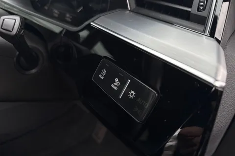 YH72KDJ Audi e-tron Black Edition 55 quattro 300,00 kW Thumbnail #48